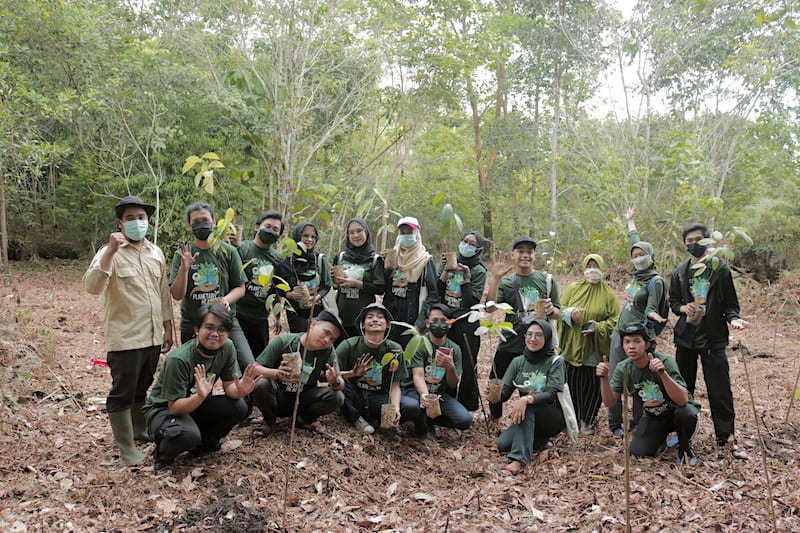 12-anak-muda-kalbar-tergabung-sebagai-duta-kesehatan-planetari-kalbar-di-planetary-health-special-camp-asri.jpeg