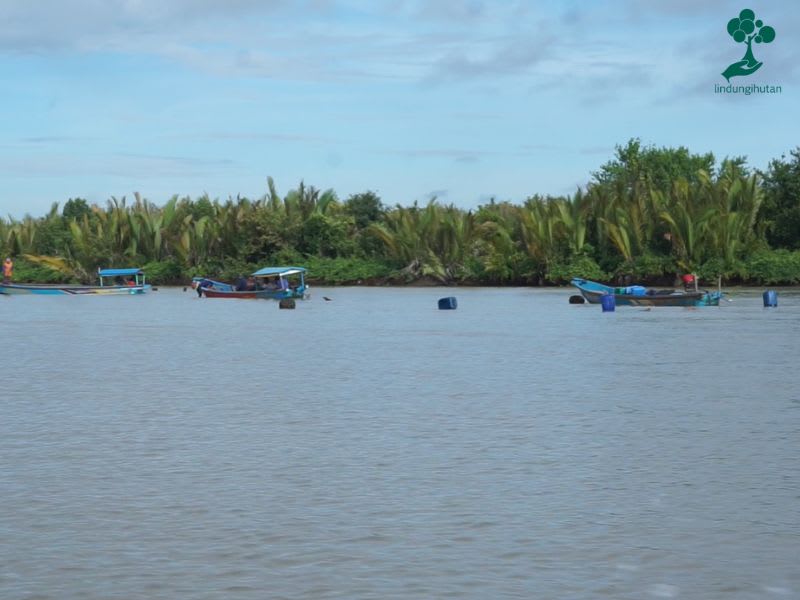 Fishermen in Kampung Laut, Cilacap.