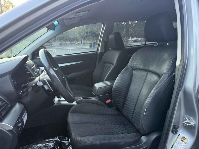 2011 SUBARU Outback photo 9