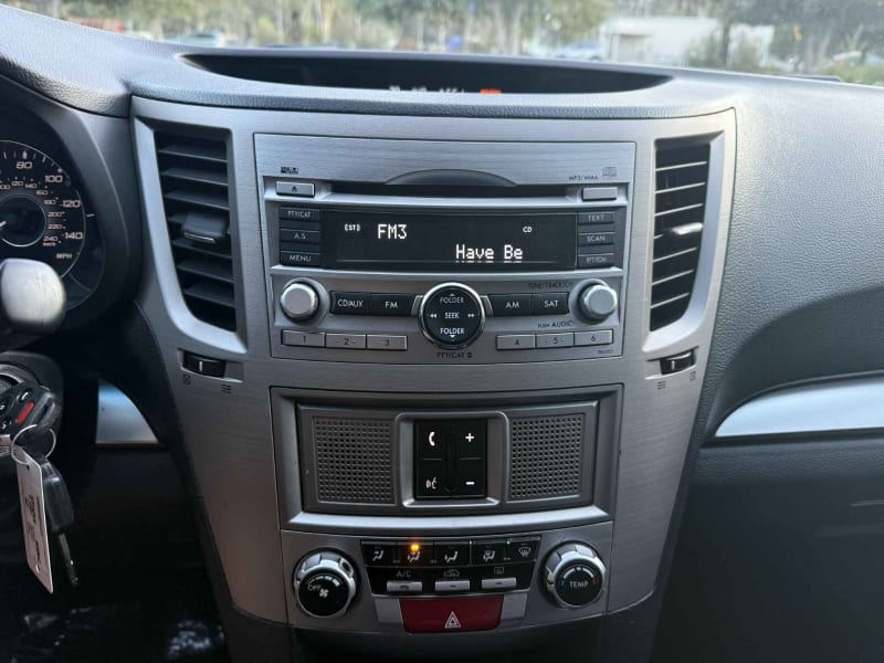 2011 SUBARU Outback photo 17