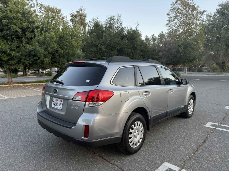 2011 SUBARU Outback photo 5