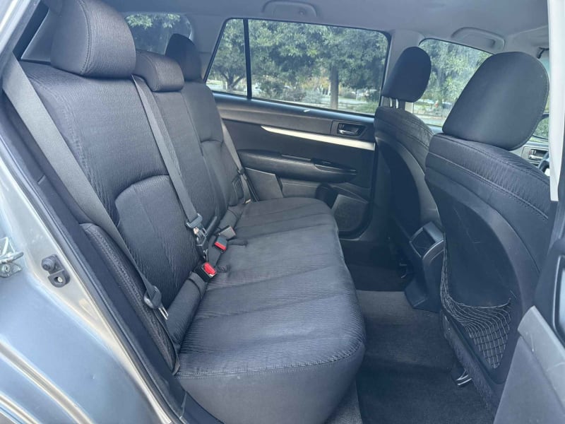 2011 SUBARU Outback photo 11