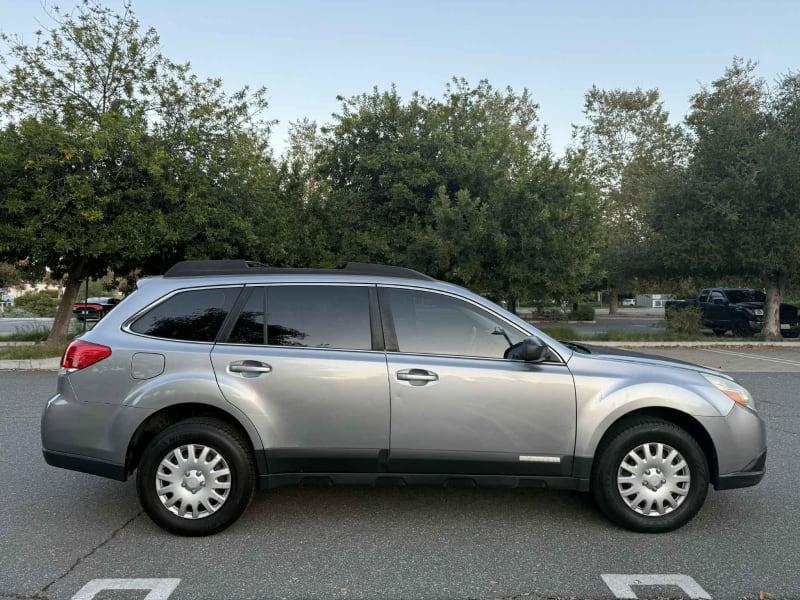 2011 SUBARU Outback photo 4