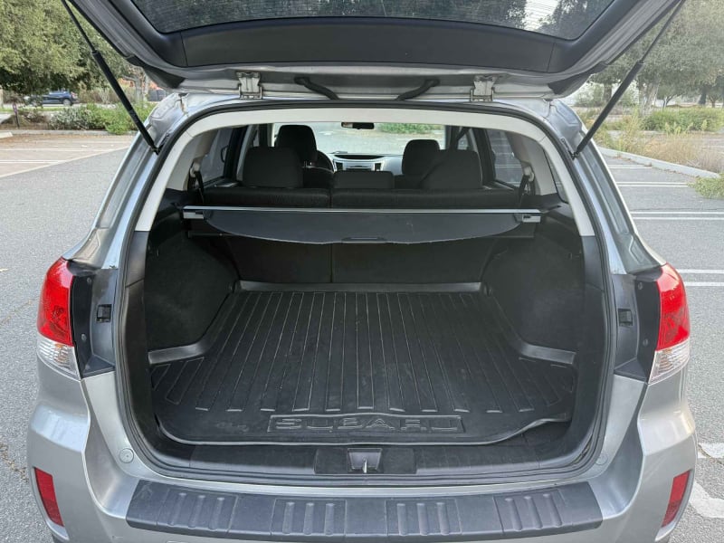 2011 SUBARU Outback photo 13