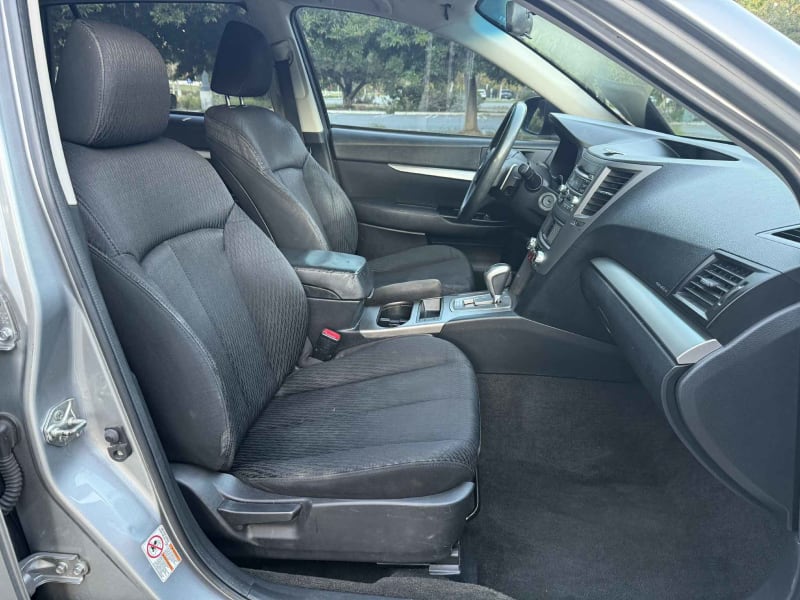 2011 SUBARU Outback photo 12