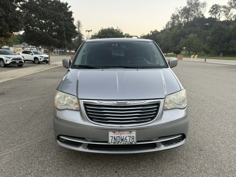 2014 CHRYSLER Town and Country photo 2