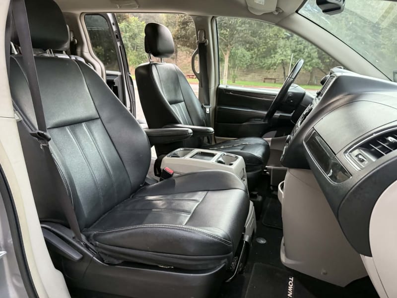 2014 CHRYSLER Town and Country photo 15