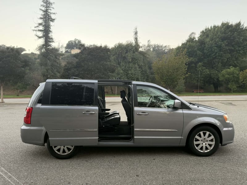 2014 CHRYSLER Town and Country photo 10