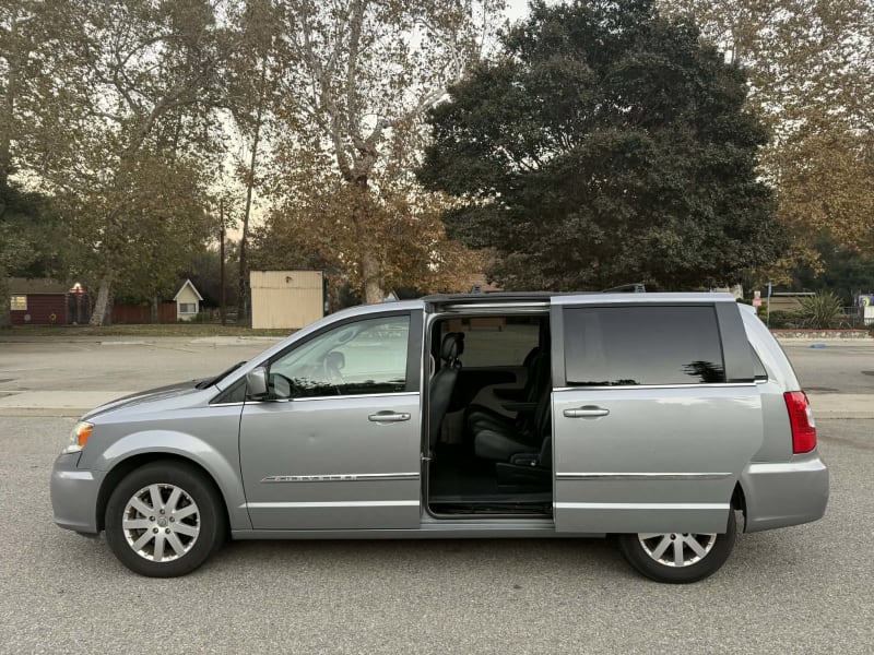 2014 CHRYSLER Town and Country photo 9