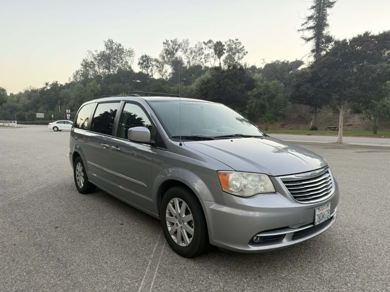 2014 CHRYSLER Town and Country photo 3