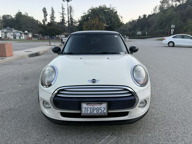 2014 MINI Hardtop photo 2