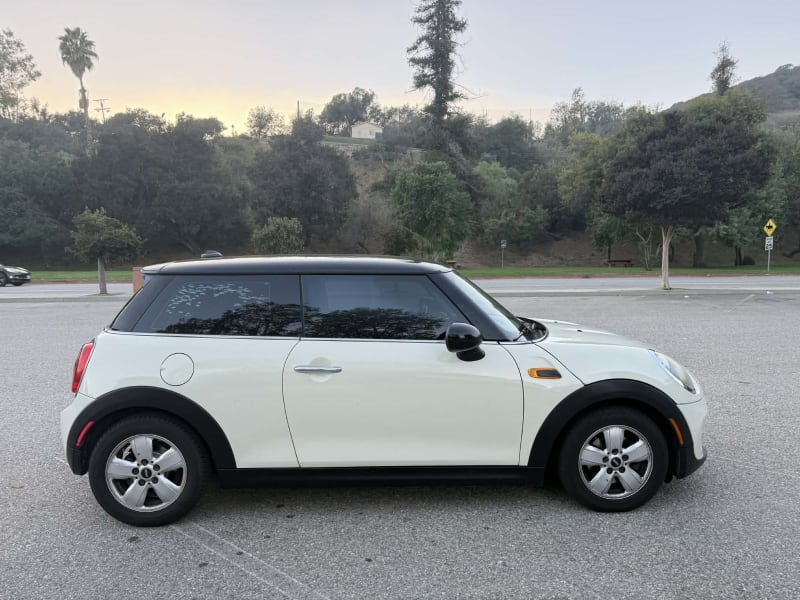2014 MINI Hardtop photo 4
