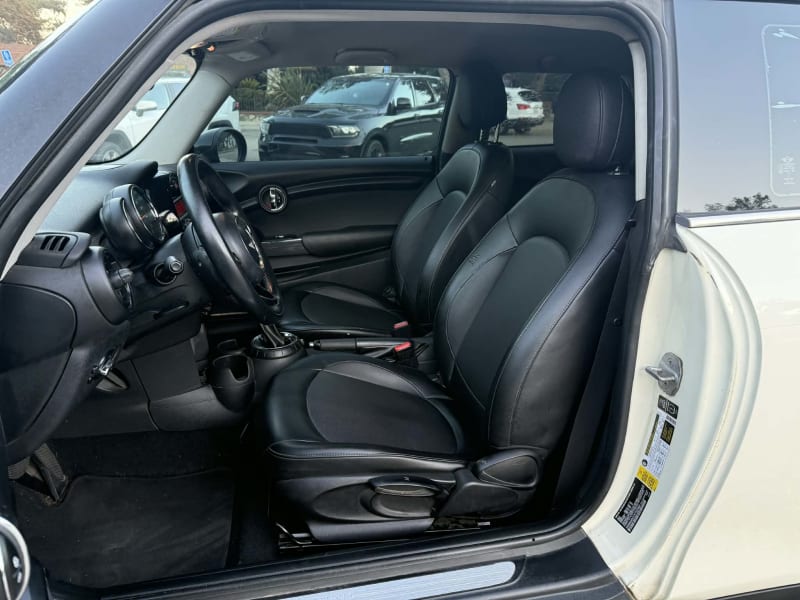 2014 MINI Hardtop photo 9