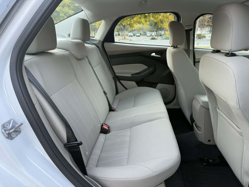 2015 FORD Focus photo 12