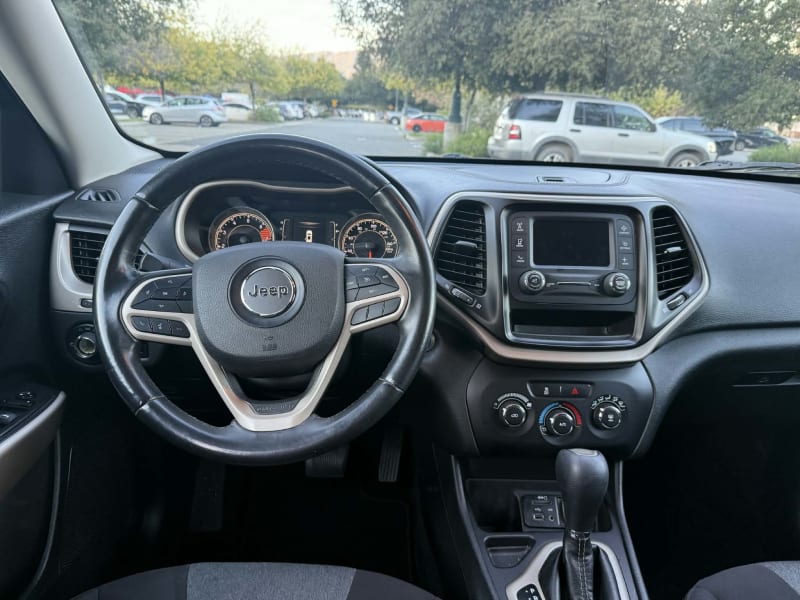 2017 JEEP Cherokee photo 13