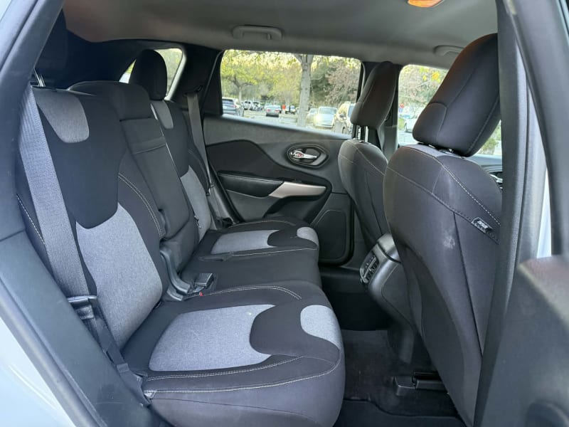 2017 JEEP Cherokee photo 11