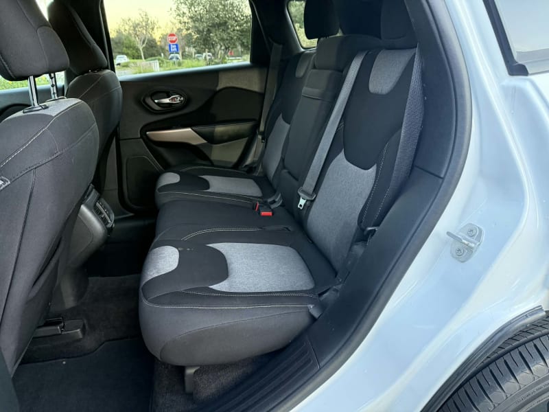 2017 JEEP Cherokee photo 10