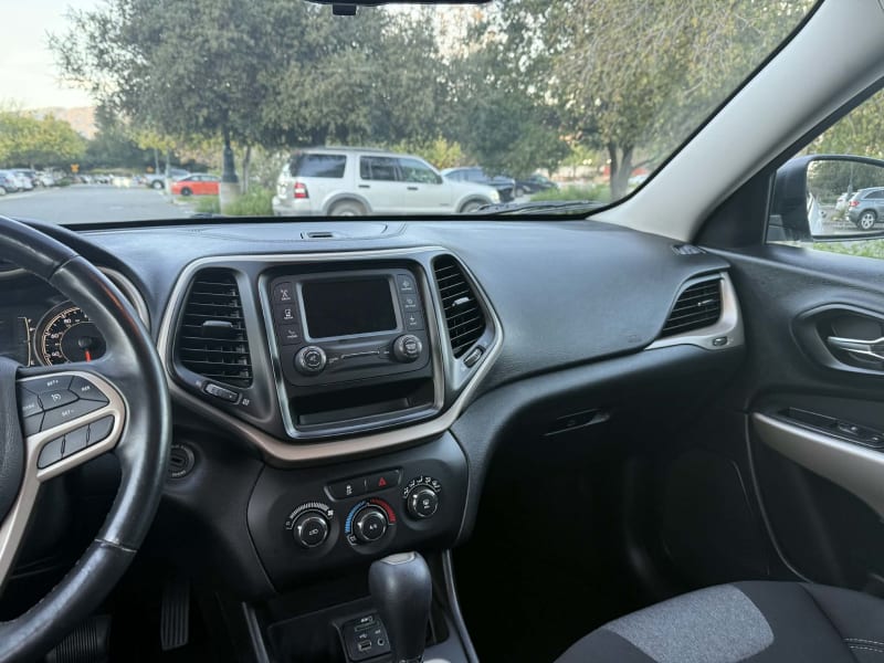 2017 JEEP Cherokee photo 14