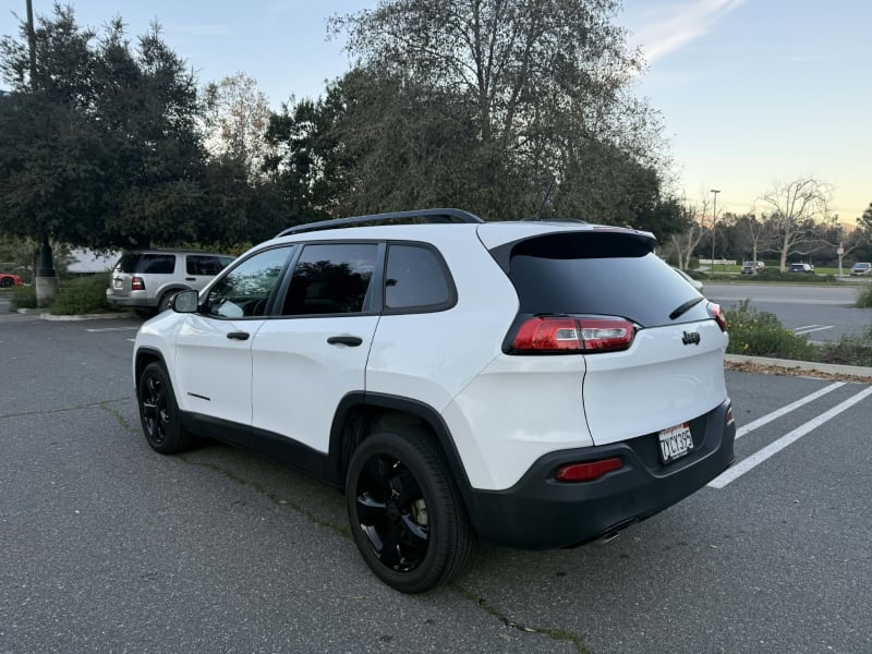 2017 JEEP Cherokee photo 7