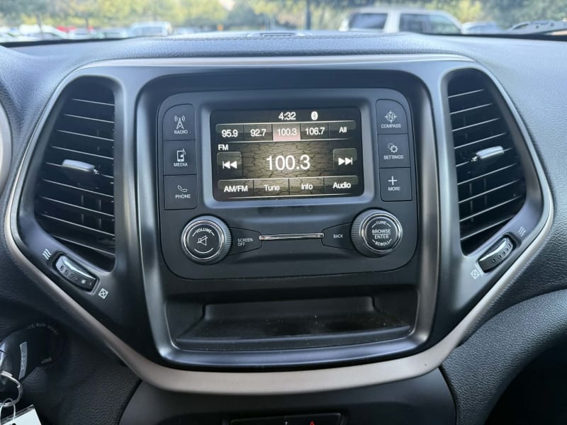 2017 JEEP Cherokee photo 16