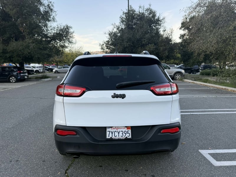 2017 JEEP Cherokee photo 6