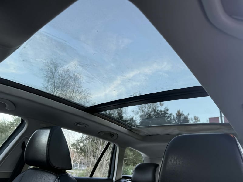 2012 VOLKSWAGEN Jetta SportWagen photo 17