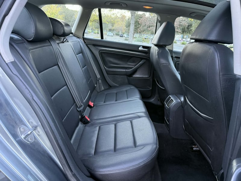 2012 VOLKSWAGEN Jetta SportWagen photo 11