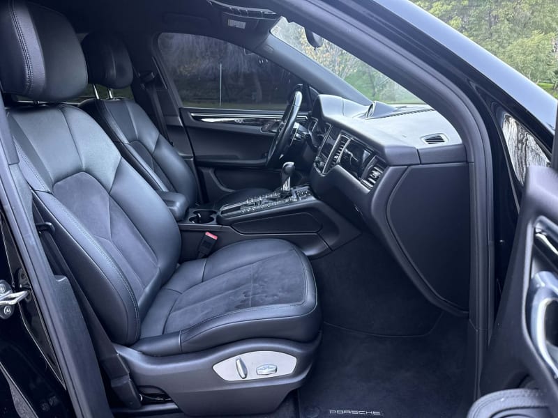 2017 PORSCHE Macan photo 12