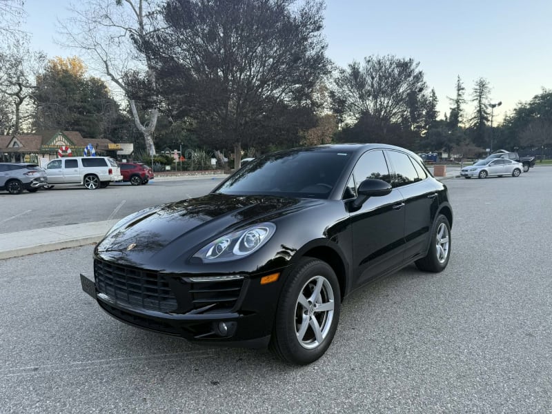 2017 PORSCHE Macan