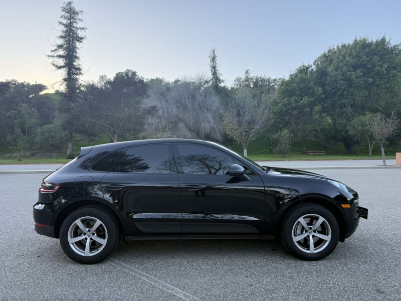 2017 PORSCHE Macan photo 4