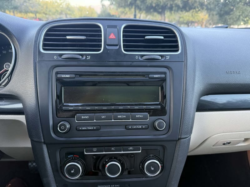 2011 VOLKSWAGEN Jetta SportWagen photo 16