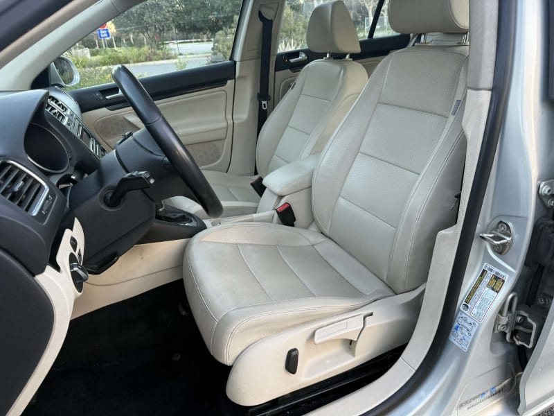 2011 VOLKSWAGEN Jetta SportWagen photo 9