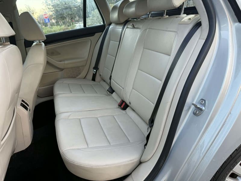 2011 VOLKSWAGEN Jetta SportWagen photo 10