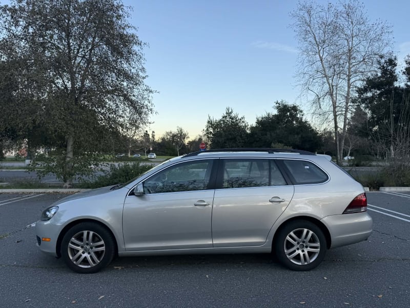 2011 VOLKSWAGEN Jetta SportWagen photo 8