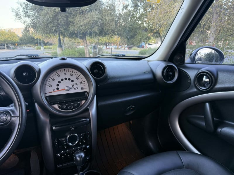 2011 MINI Countryman photo 14