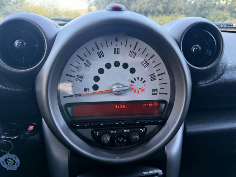 2011 MINI Countryman photo 16