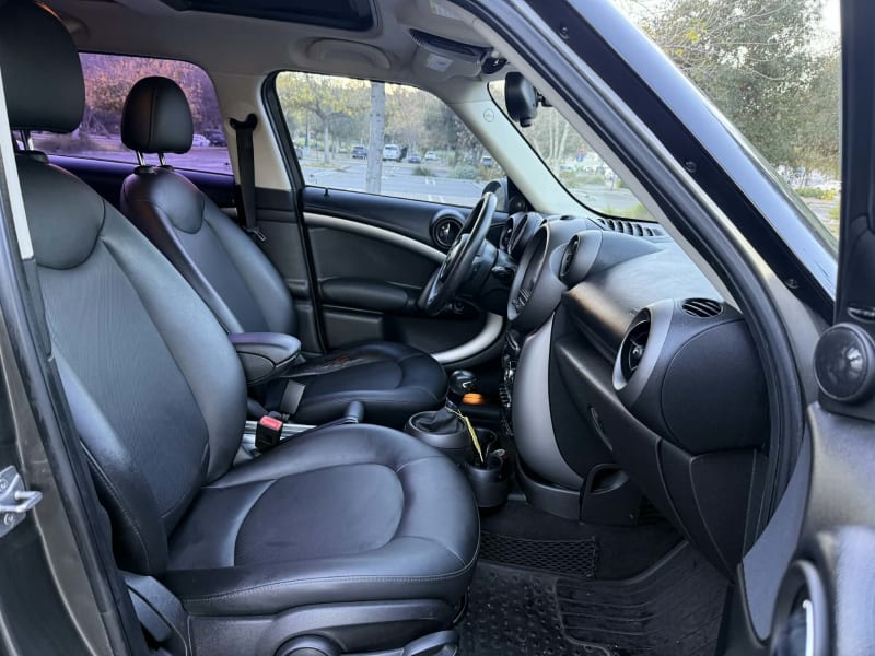 2011 MINI Countryman photo 12