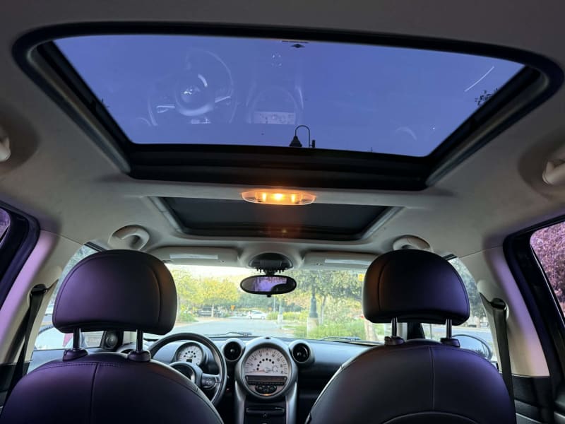 2011 MINI Countryman photo 17