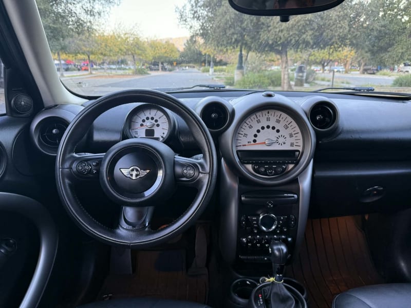 2011 MINI Countryman photo 13
