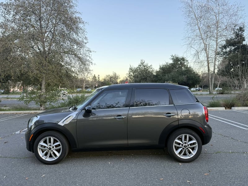 2011 MINI Countryman photo 8