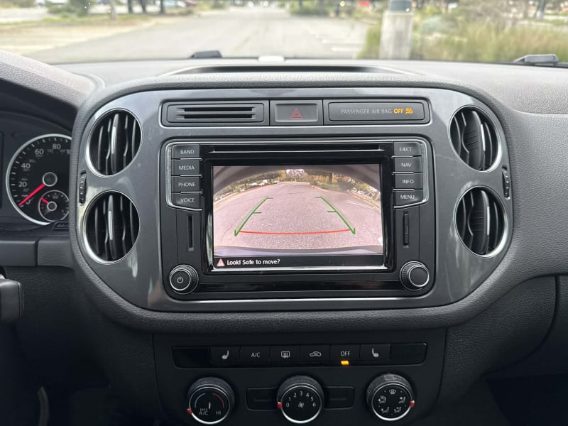 2016 VOLKSWAGEN Tiguan photo 16