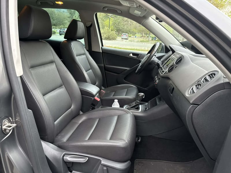 2016 VOLKSWAGEN Tiguan photo 12