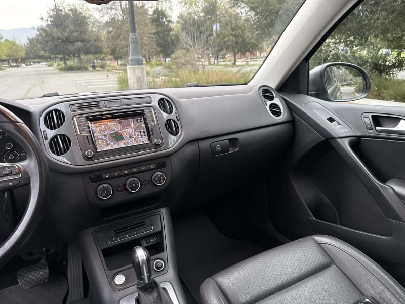 2016 VOLKSWAGEN Tiguan photo 14