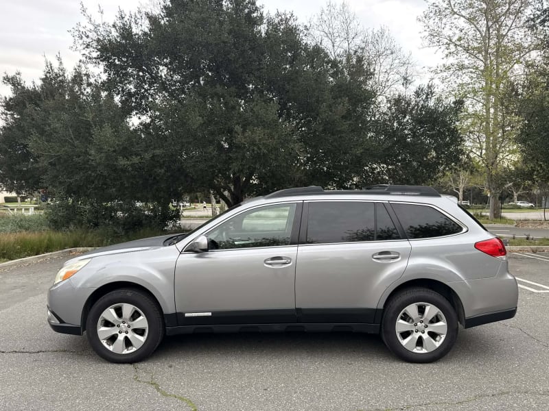 2010 SUBARU Outback photo 8