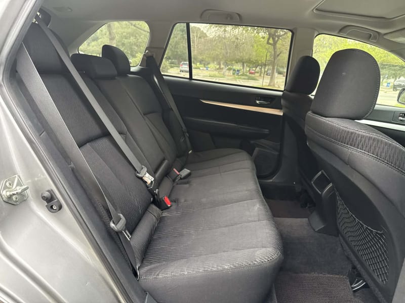 2010 SUBARU Outback photo 12