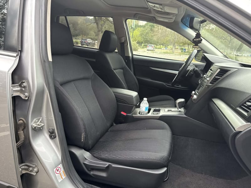 2010 SUBARU Outback photo 11