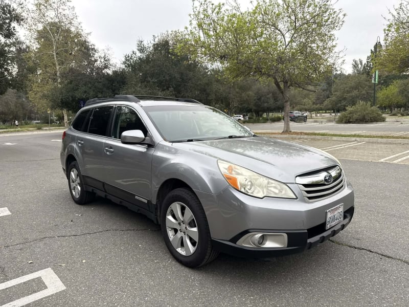 2010 SUBARU Outback photo 3