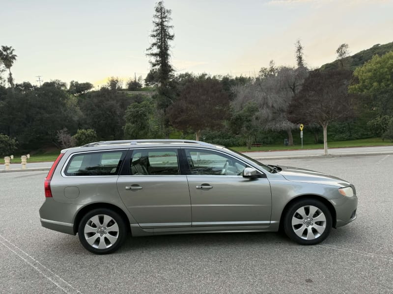 2008 VOLVO V70 photo 4