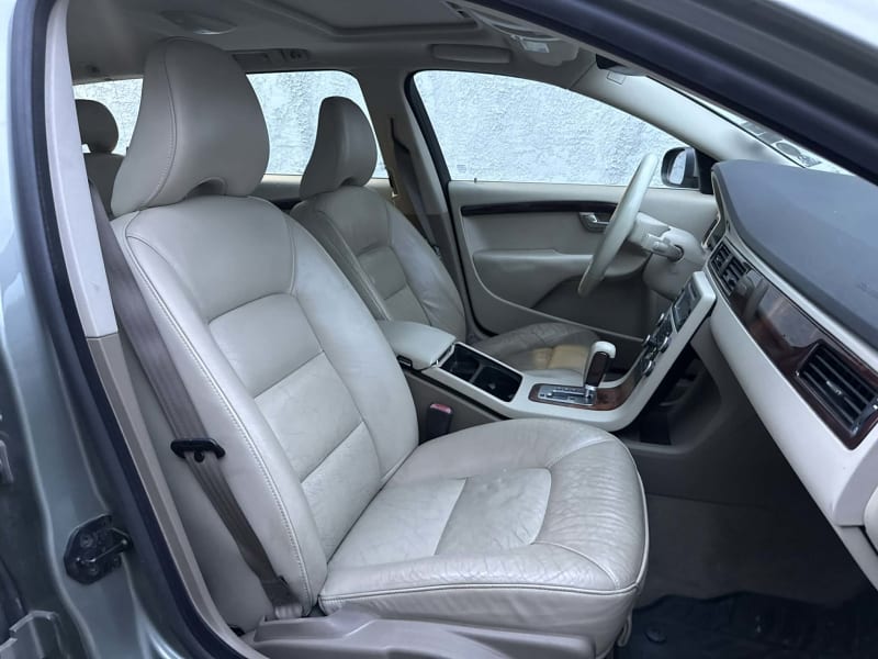 2008 VOLVO V70 photo 12