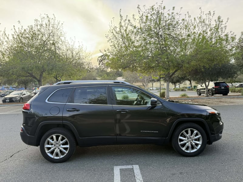 2015 JEEP Cherokee photo 4